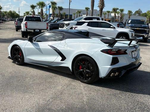 Ceramic White 2021 Chevrolet Corvette Stingray w/3LT