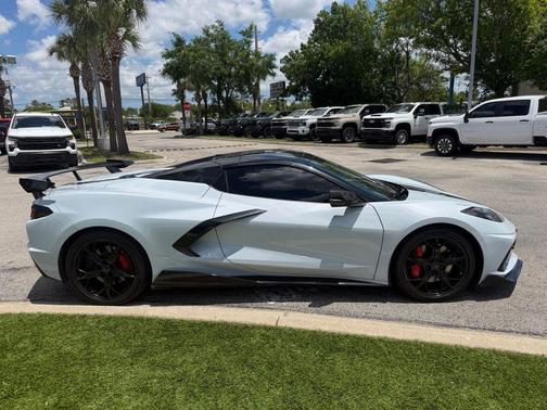 Ceramic White 2021 Chevrolet Corvette Stingray w/3LT