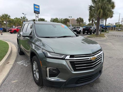 Silver Sage Metallic 2023 Chevrolet Traverse LT Leather