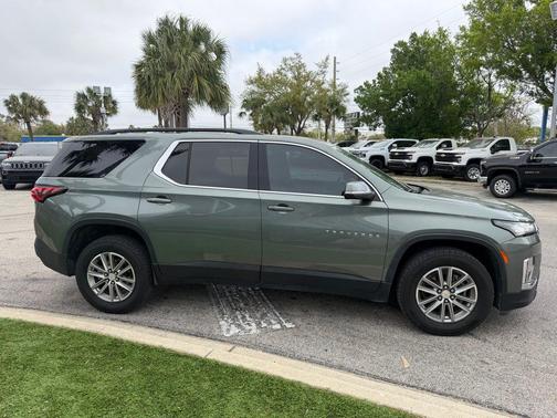 Silver Sage Metallic 2023 Chevrolet Traverse LT Leather