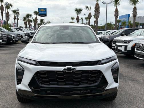 Summit White 2026 Chevrolet Trax FWD ACTIV