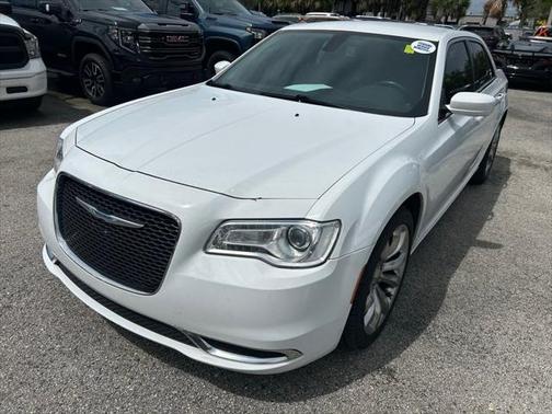 2019 Chrysler 300 Touring