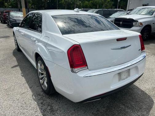 2019 Chrysler 300 Touring