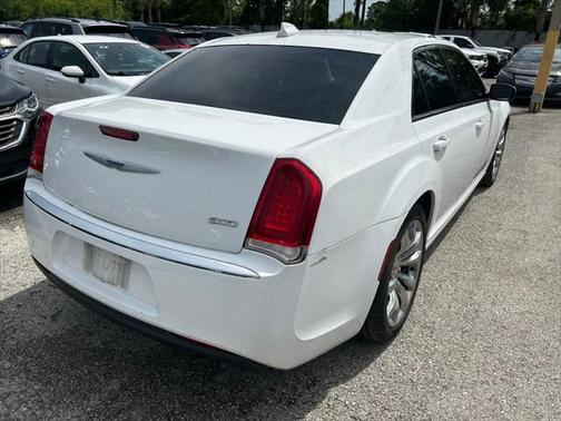 2019 Chrysler 300 Touring