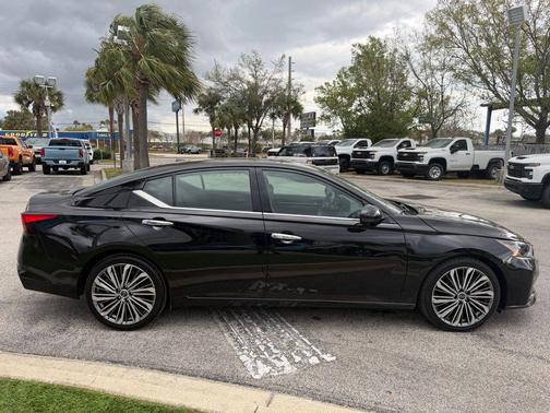 2023 Nissan Altima 2.5 SL