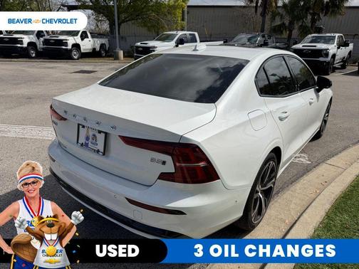 2024 Volvo S60 B5 Plus Dark Theme