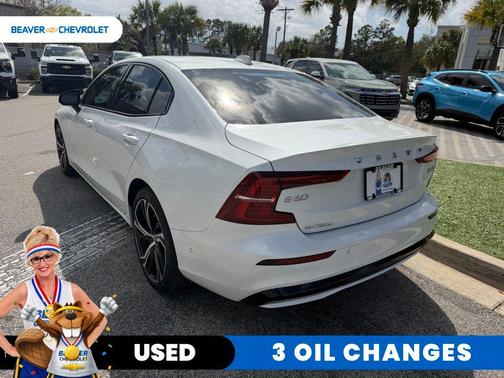 2024 Volvo S60 B5 Plus Dark Theme