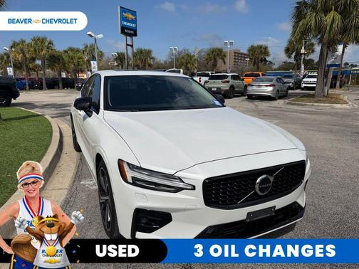 2024 Volvo S60 B5 Plus Dark Theme