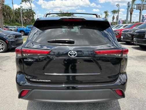 Midnight Black Metallic 2023 Toyota Highlander L
