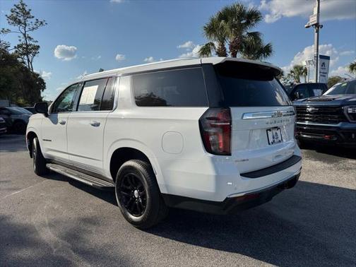 2023 Chevrolet Suburban LT