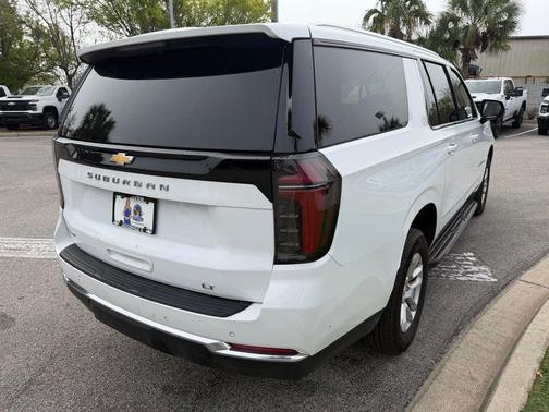 2025 Chevrolet Suburban LT