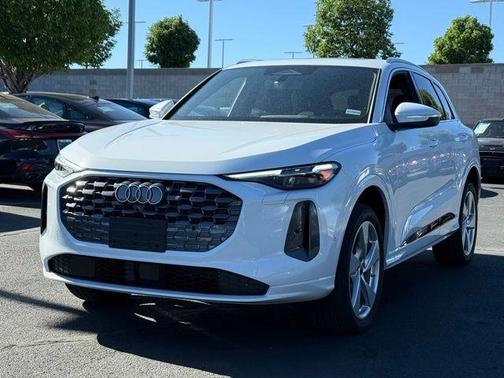 Glacier White Metallic 2026 Audi Q5 PLUS