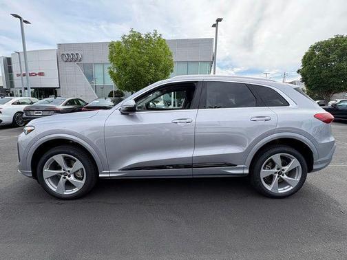 Florett Silver Metallic 2026 Audi Q5 PLUS