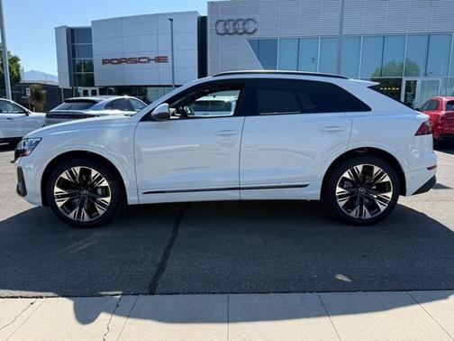 2025 Audi Q8 55 Premium