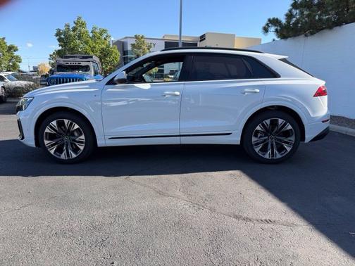 Glacier White Metallic 2026 Audi Q8