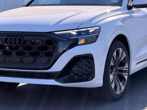 Glacier White Metallic 2026 Audi Q8