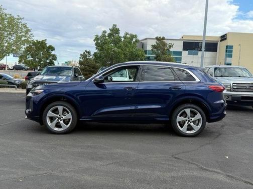 Navarra Blue Metallic 2026 Audi Q5 2.0T Premium Plus