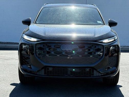 Mythos Black Metallic 2026 Audi Q3 S line