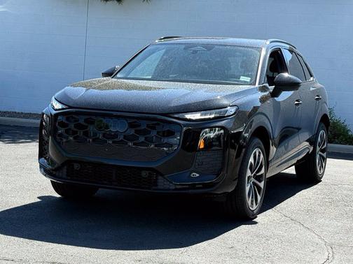 Mythos Black Metallic 2026 Audi Q3 S line