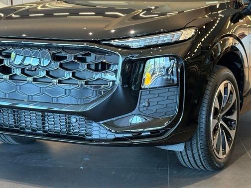 Mythos Black Metallic 2026 Audi Q3 S line