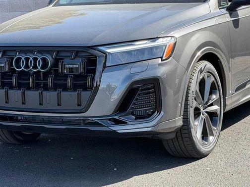 Samurai Gray Metallic 2026 Audi Q7 55 Premium Plus