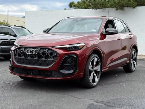 Grenadine Red Metallic 2026 Audi SQ5 Prestige