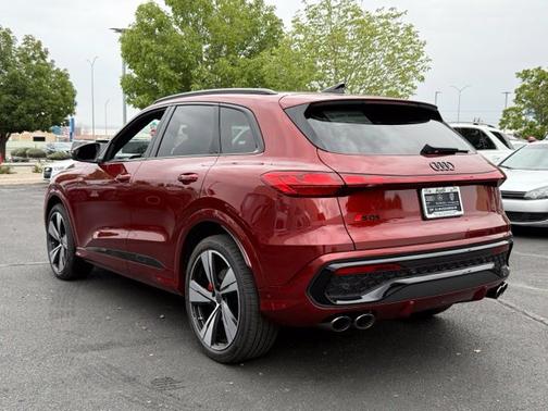 Grenadine Red Metallic 2026 Audi SQ5 Prestige