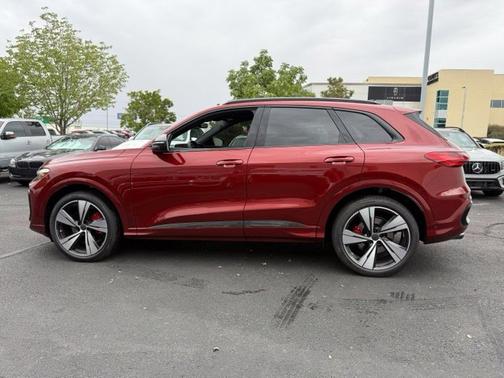 Grenadine Red Metallic 2026 Audi SQ5 Prestige