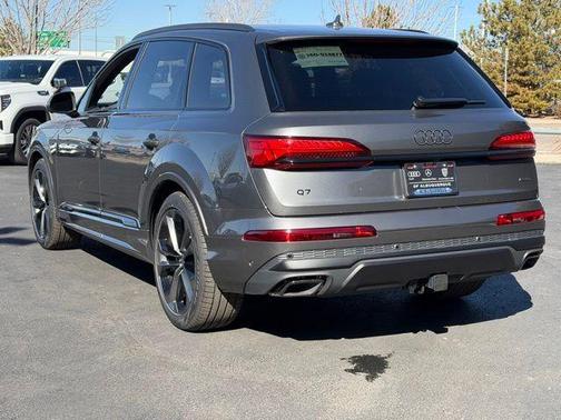 Samurai Gray Metallic 2026 Audi Q7 55 Premium Plus
