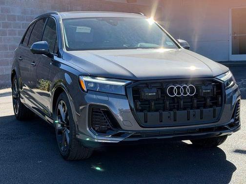Samurai Gray Metallic 2026 Audi Q7 55 Premium Plus
