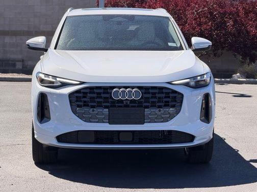 Glacier White Metallic 2026 Audi Q5 PLUS