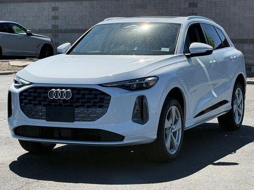 Glacier White Metallic 2026 Audi Q5 PLUS
