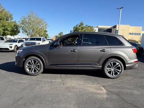 Samurai Gray Metallic 2026 Audi Q7 45 Premium