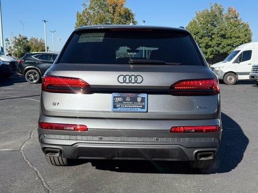 Samurai Gray Metallic 2026 Audi Q7 45 Premium