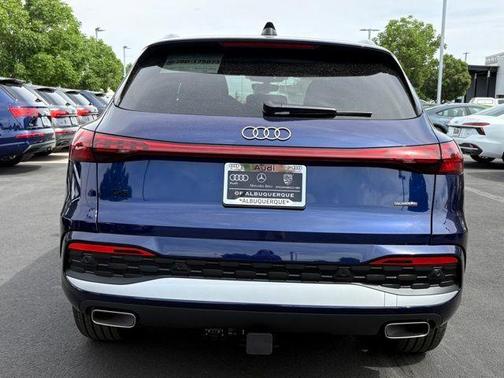 Navarra Blue Metallic 2026 Audi Q5 PLUS