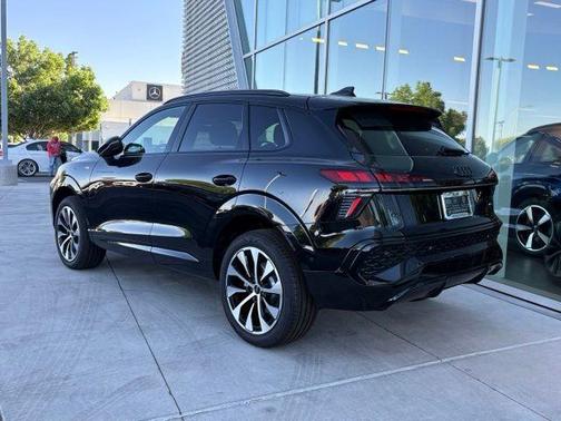 Mythos Black Metallic 2026 Audi Q3 S line