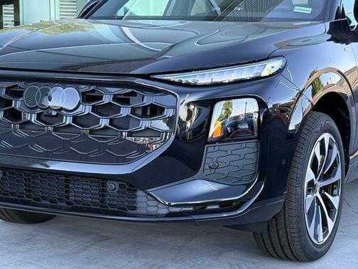 Mythos Black Metallic 2026 Audi Q3 S line
