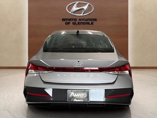 2024 Hyundai ELANTRA SE