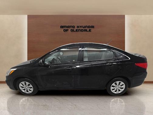 Ultra Black Pearl 2016 Hyundai Accent SE