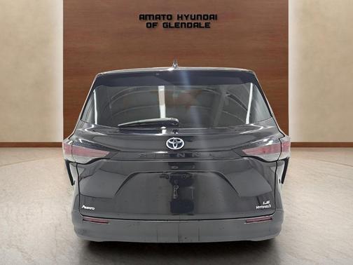 2024 Toyota Sienna LE