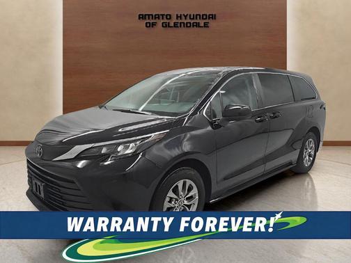 2024 Toyota Sienna LE