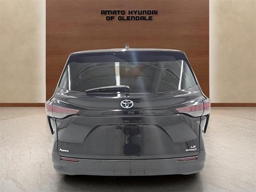 2024 Toyota Sienna LE