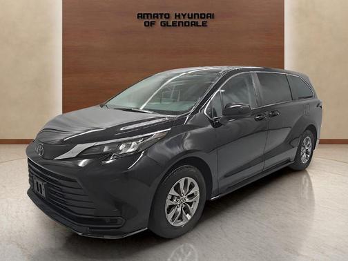 2024 Toyota Sienna LE
