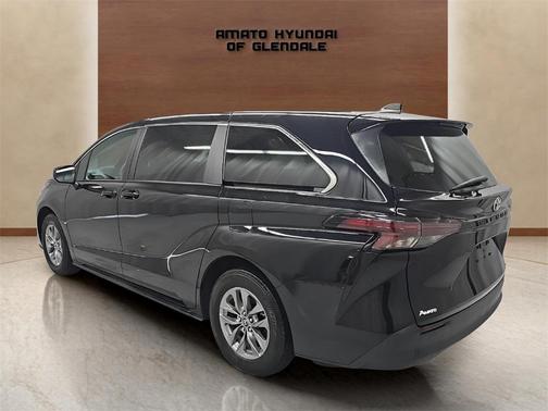 2024 Toyota Sienna LE