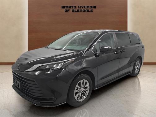 2024 Toyota Sienna LE