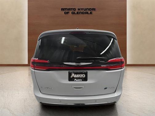 2023 Chrysler Pacifica Hybrid Limited