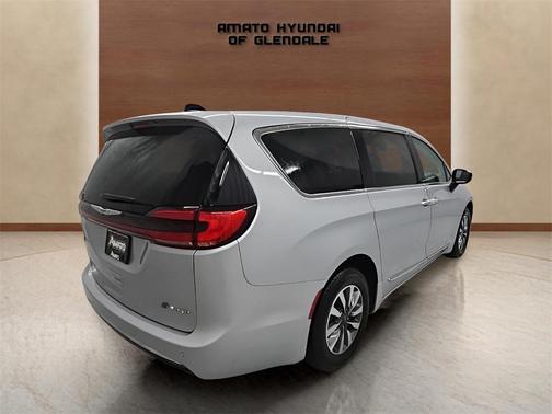 2023 Chrysler Pacifica Hybrid Limited