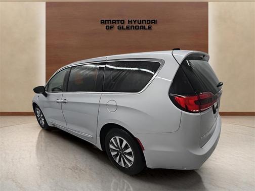 2023 Chrysler Pacifica Hybrid Limited