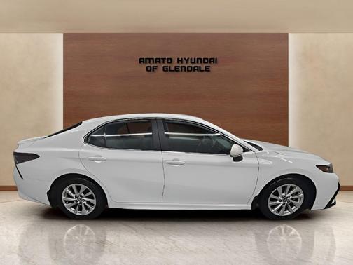 Ice Cap 2024 Toyota Camry SE