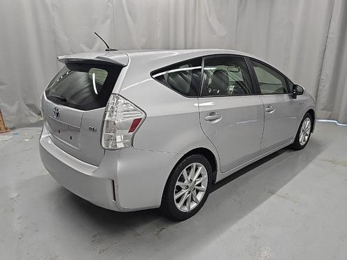 2013 Toyota Prius v Five